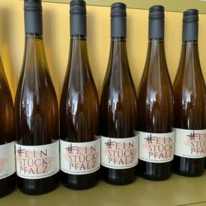 Alternative view of Der #einstückpfalz-Wein - Spätburgunder trocken Blanc de Noir
